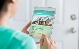 How Should Sellers Price Their Homes to Attract Buyers While Maximizing Value in New Mexico?